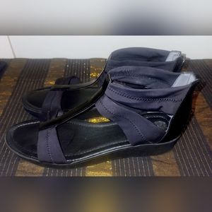 Donald J. Pliner Authentic Gladiator Black Strappy Sandals Patent Leather Accent